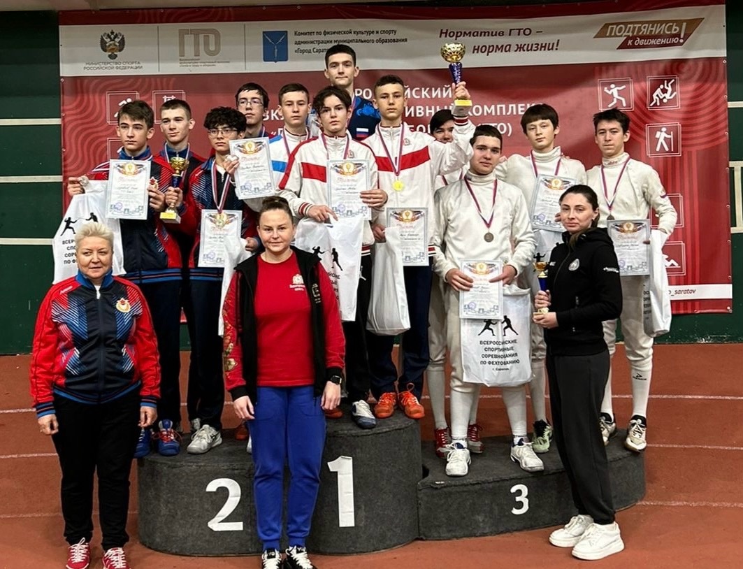 Юниоры на пьедестале ВС по фехтованию Юниоры на пьедестале ВС по фехтованию