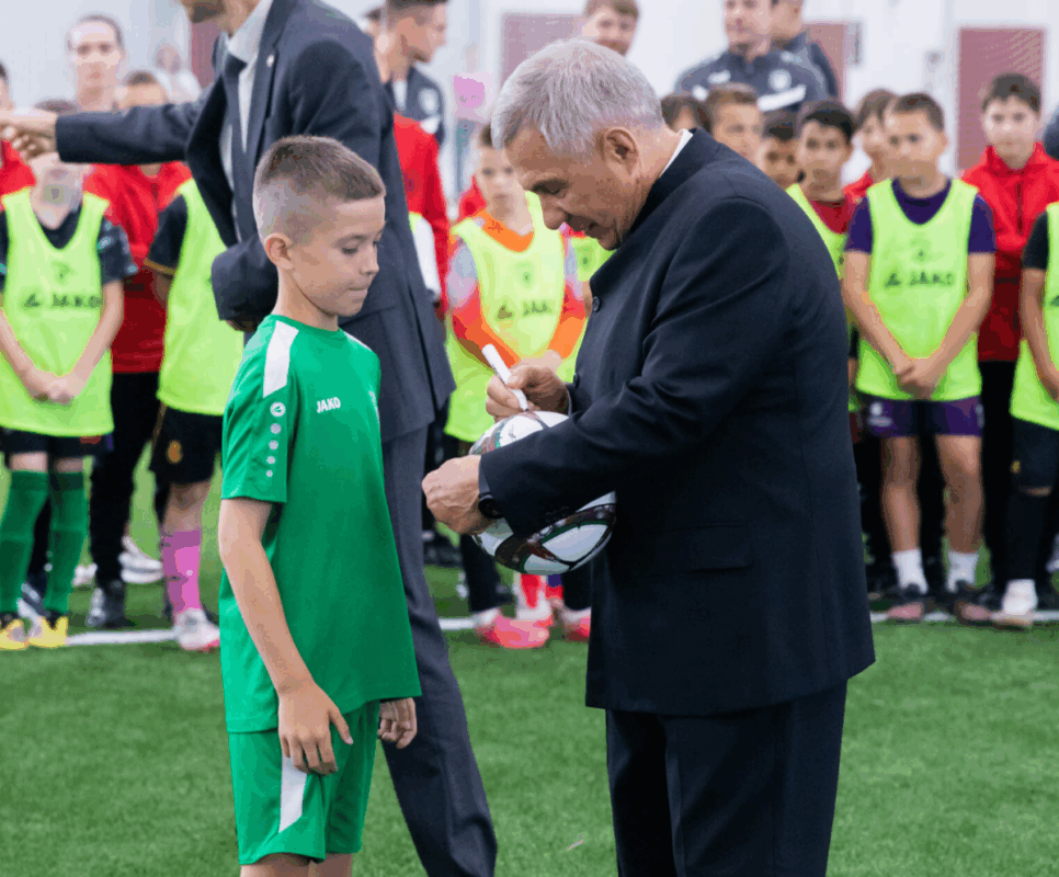 В Казани открыли новый футбольный манеж