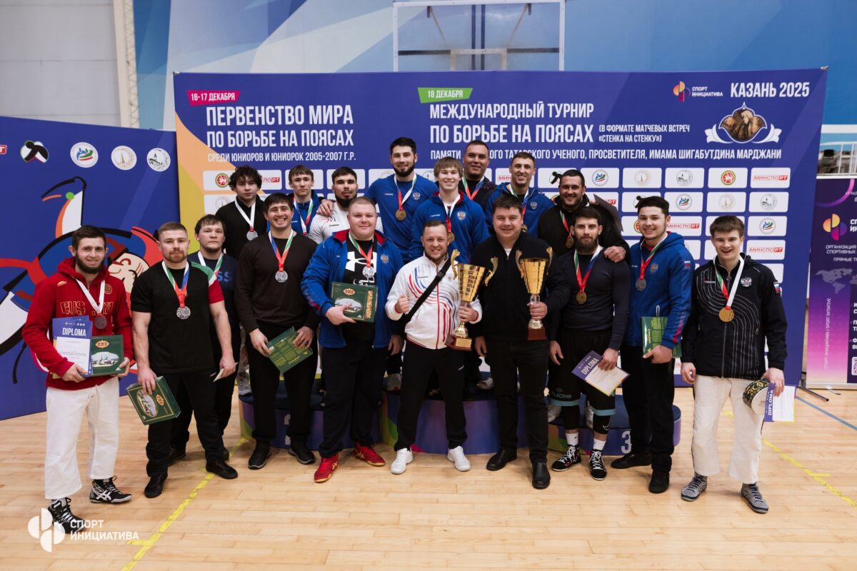 Борцы на поясах сошлись в командном турнире